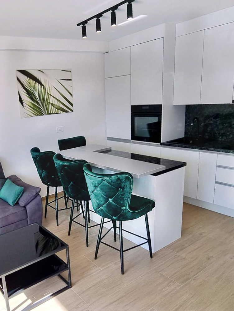 Palm Apartment, Apartman